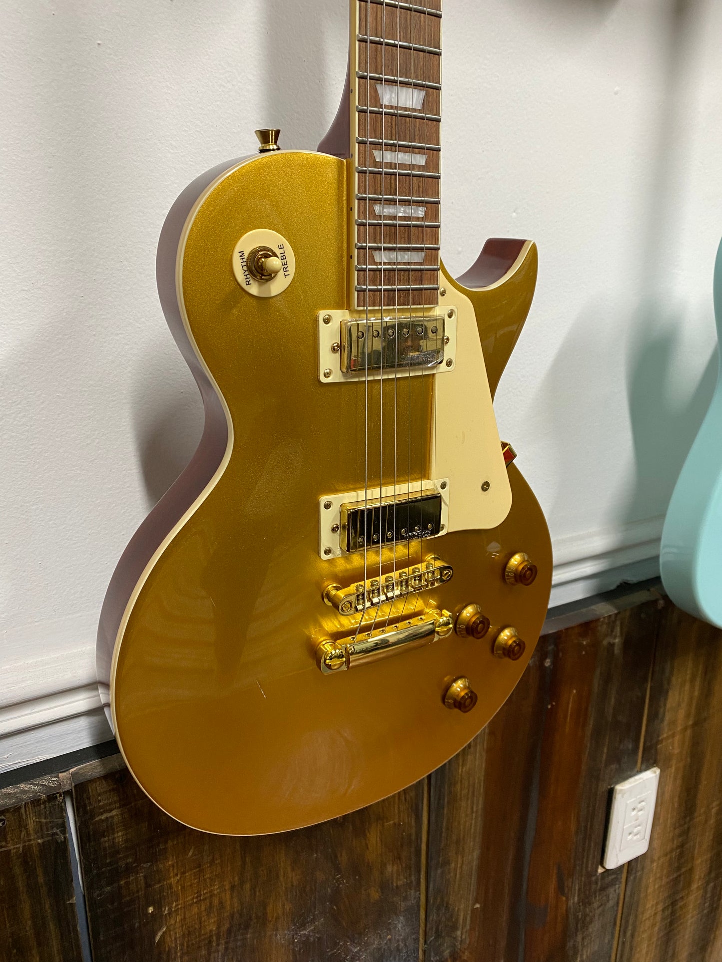 VINTAGE V100MGT Mini Double Coil ReIssued  Gold Top OUTLET