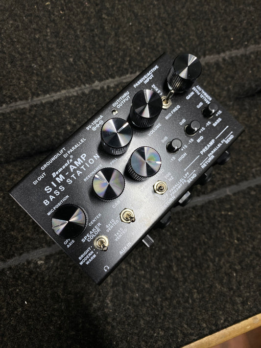 OUTLET SIM-AMP BASSS STATION   AMP  / PREAMP / STEREO CAB